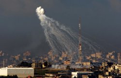 Al menos 40 civiles mueren en una escuela de la ONU llena de refugiados palestinos atacada por tanques israelíes