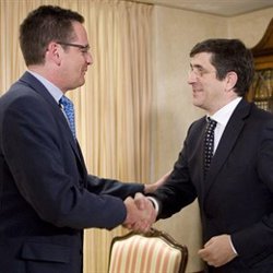 Un 61% de los vascos rechaza el pacto entre PSE y PP