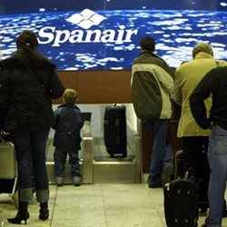 Spanair quiere trasladar a Barcelona a 480 de los 600 trabajadores de Palma, según sindicatos