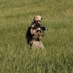 Dos muertos en un atentado suicida contra una base militar en el sureste de Afganistán
