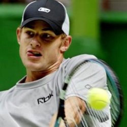 Roddick se antepone a Federer y la historia