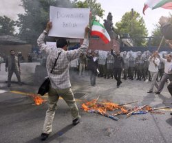 Uno de los miembros de la Embajada británica en Teherán ha sido acusado formalmente por las autoridades iraníes