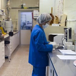 Dos de cada tres casos de gripe A se produce en niños y adolescentes, aunque el 95% se manifiestan de forma leve