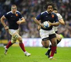 Francia conquista Murrayfield y consolida su candidatura al título