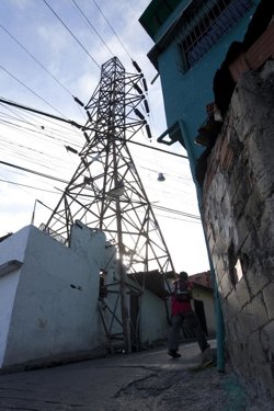 Chávez decreta la emergencia eléctrica en Venezuela por la sequía