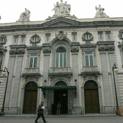 El Gobierno formaliza ante el Tribunal Constitucional el recurso contra la Ley de Cajas gallega