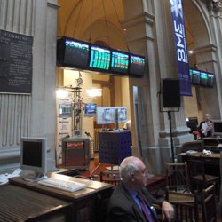 El Ibex consolida el nivel de los 10.200 puntos