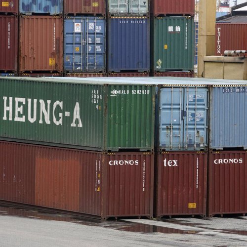 Los precios de las exportaciones e importaciones en España acentúan su crecimiento