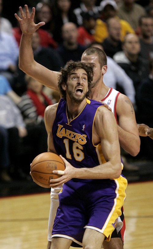 Baloncesto. Los Lakers cortaron la racha de Portland y ahora van por los Clippers