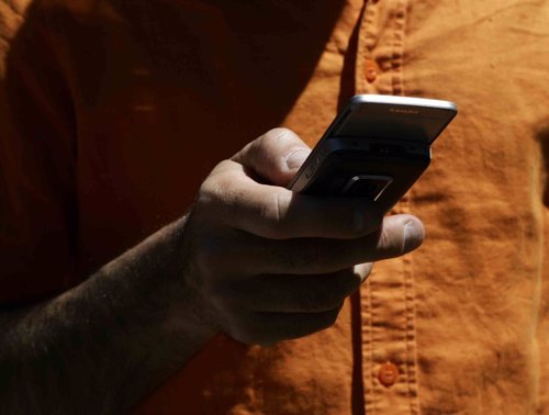 Facua alerta de la aplicación de tarifas de móvil en 'roaming' en municipios como Pontevedra y Ourense