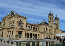 El Ayuntamiento de Donosti denuncia amenazas contra quienes piden acercar presos de ETA El Ayuntamiento de Donosti denuncia amenazas contra quienes piden acercar presos de ETA