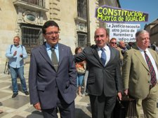 El Juez Serrano Y Su Letrado A La Salida Del TSJA