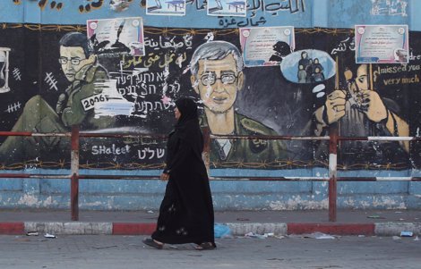 Paso Fronterizo Entre Israel Y Gaza Donde Puede Verse Un Cartel Sobre Shalit