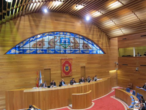 Servidor único de ordenadores y plataforma de sms para ahorrar en la Cámara