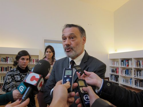 El CGAC "consagrará" su programación de 2012 al gallego Fernando Casás