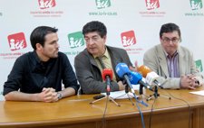 Garzón, a la izquierda junto a Valderas y Centella