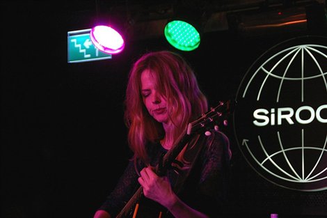 La Cantautora Madrileña Christina Rosenvinge En Un Concierto