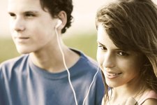 Adolescentes Compartiendo Música