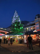 Grabn árbol en el mercadillo
