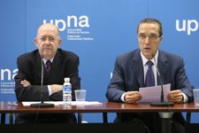 Alberto Pérez Calvo (Izquierda) Y Patricio Hernández, Presentan El Premio Brunet