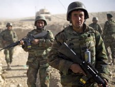 Soldados afganos de patrulla