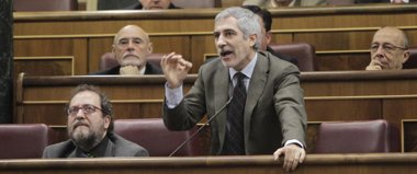 Foto: Llamazares interrumpe el Pleno contra la exclusión de IU de la Mesa  (EUROPA PRESS)