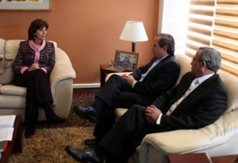 Los Cancilleres De Colombia Y Ecuador, María Ángela Holguín Y Ricardo Patiño.