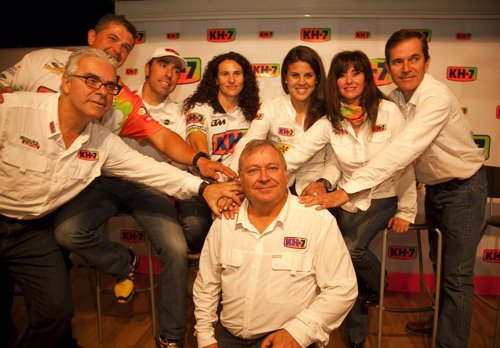 El equipo KH-7 ha presentado a los pilotos que competirán en el Rally Dakar