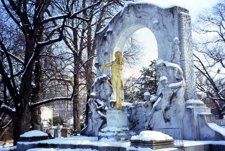 Monumento Dedicado A Strauss