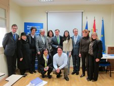Representantes Políticos Junto A Representantes De Asociaciones De Inmigrantes