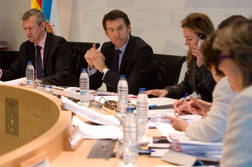 El DOG publica el cese de Farjas y Currás al frente de Sanidade y Facenda