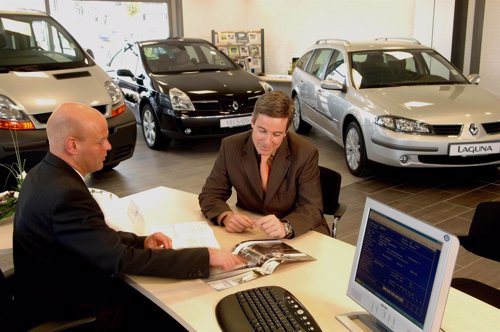 Las ventas de coches caen casi un 34% en Galicia durante 2011