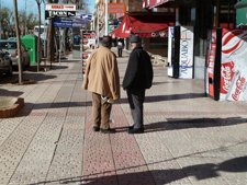 ancianos conversando
