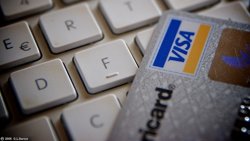 Foto: BBVA y Bankia prueban tarjetas sin pin como paso previo al pago con móvil (FOSFORIX FLICKR CC)