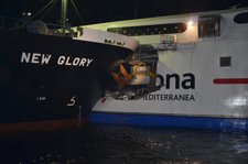 Imagen Del Buque 'New Glory' Accidentado En El Estrecho