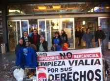 Trabajadores Protestan En La Puerta De La Estación Málaga-María Zambrano