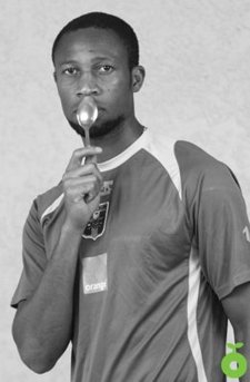 Seydou Keita Posa Para La Campaña. OXFAM (C)
