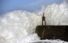Temporal De Viento Y Olas En Galicia