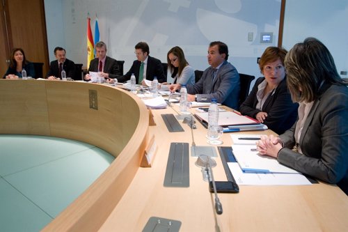 La Xunta prevé otras 23 nuevas leyes en esta legislatura, pero excluye la reforma estatutaria