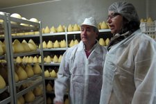 Rosa Quintana Visita La Quesería Crisanto De Vilalba
