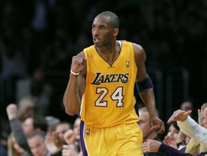Bryant y Bynum lideran la cómoda victoria de Lakers ante los Bobcats