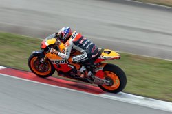 Stoner pulveriza el mejor registro de Sepang por delante de Lorenzo y Pedrosa