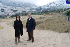Catalina García Y Francisco Armijo En Los Terrenos Del Futuro Chare De Cazorla.