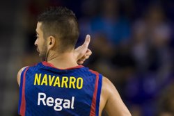 El Barça sigue invicto y con pie y medio en el 