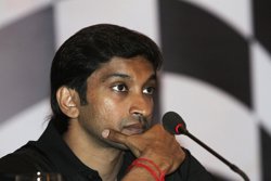 El indio Narain Karthikeyan será el compañero de De La Rosa en HRT