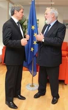 Dacian Ciolos Y Arias Cañete.