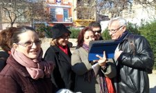 Miembros De Compromís Visitan El Barrio