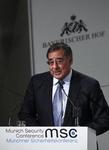 Leon Panetta Durante La Conferencia De Seguridad De Múnich