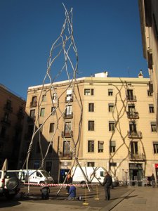 Últimos Trabajos En El Monumento A Los Castellers Antes De Navidad