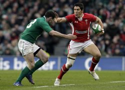Gales se impone a Irlanda en el último minuto